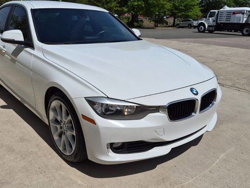 Used 2015 BMW 320i Sedan RWD image 9