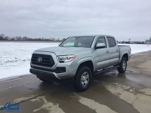 Used 2023 Toyota Tacoma SR image 8