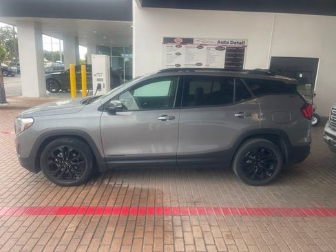 Used 2021 GMC Terrain SLT w/ Infotainment Package II FWD image 3