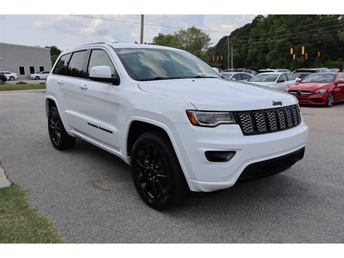 Used 2022 Jeep Grand Cherokee Laredo X AWD/4WD image 12