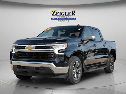 Used 2022 Chevrolet Silverado 1500 LT AWD/4WD image 3