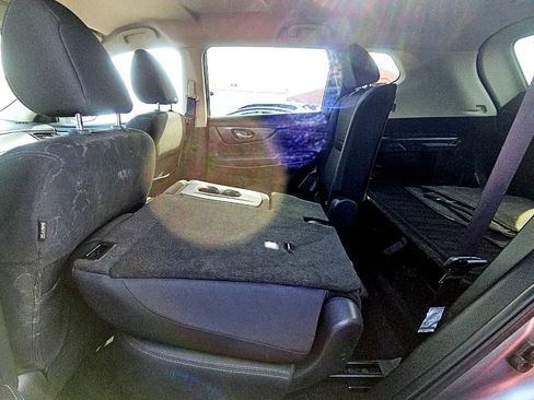 Used 2018 Nissan Rogue SV image 16