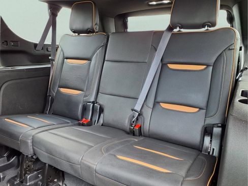 Used 2024 GMC Yukon XL AT4 w/ Technology Package AWD/4WD image 12