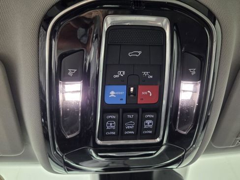Used 2021 Jeep Grand Cherokee L Overland w/ Luxury Tech Group IV AWD/4WD image 14