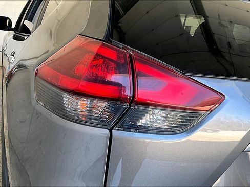 Used 2020 Nissan Rogue S AWD/4WD image 23