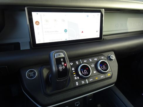 Used 2021 Land Rover Defender 110 X-Dynamic HSE image 17