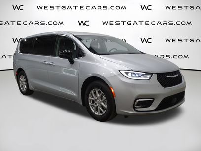 Used 2024 Chrysler Pacifica Touring-L