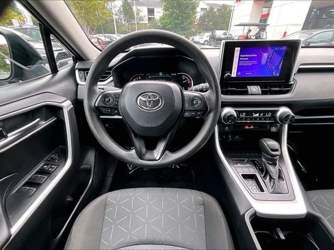 Used 2024 Toyota RAV4 XLE FWD image 5