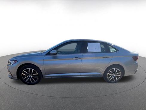 Used 2025 Volkswagen Jetta SE image 9