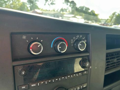 Used 2015 Chevrolet Express 2500 image 15