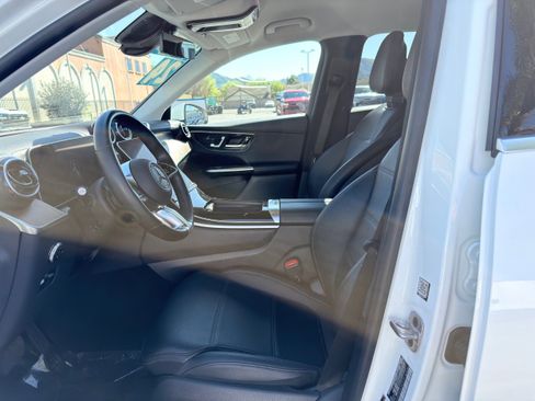 Used 2024 Mercedes-Benz GLC 300 w/ Winter Package image 23