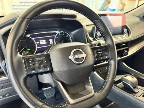 Used 2025 Nissan Rogue SV FWD image 23