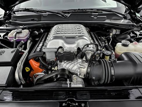 Used 2016 Dodge Challenger SRT Hellcat RWD image 12