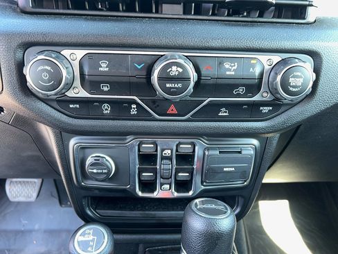 Used 2024 Jeep Gladiator Sport image 20