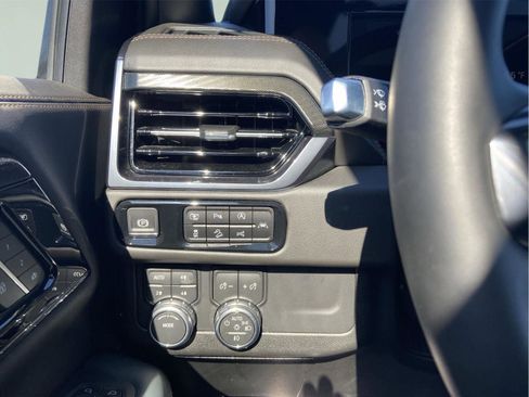 Used 2026 GMC Yukon AT4 w/ AT4 Premium Package AWD/4WD image 19