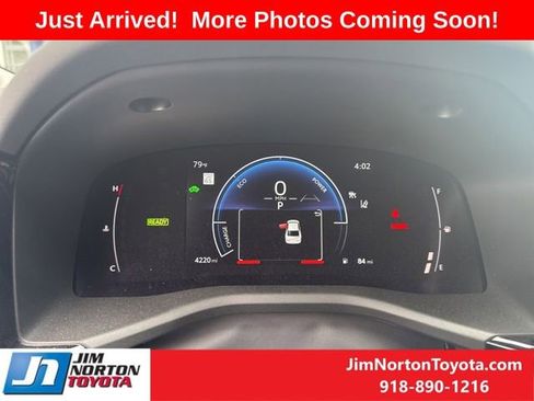 Used 2025 Toyota Camry LE w/ Convenience Package image 11