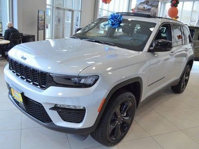 New 2025 Jeep Grand Cherokee Limited w/ Black Appearance Package
