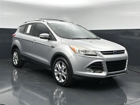 Used 2015 Ford Escape Titanium FWD image 3