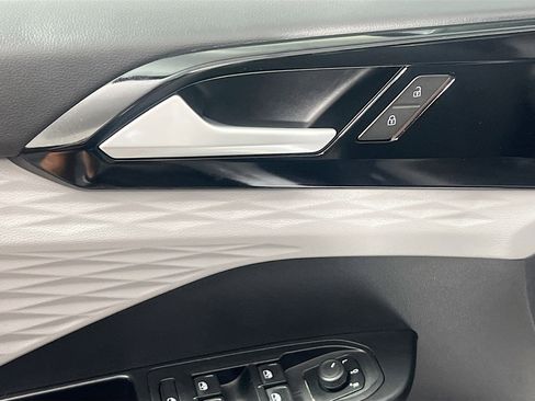 Used 2022 Volkswagen Taos S image 14