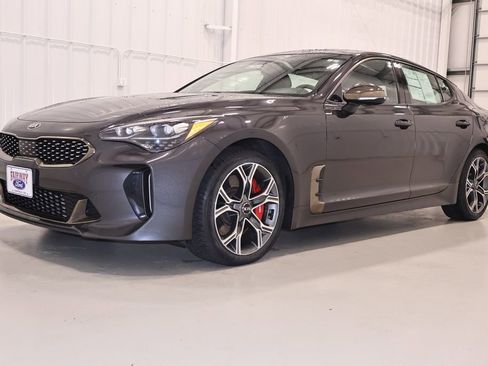 Used 2018 Kia Stinger GT1 AWD/4WD image 6