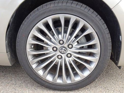 Used 2017 Toyota Avalon Limited image 26