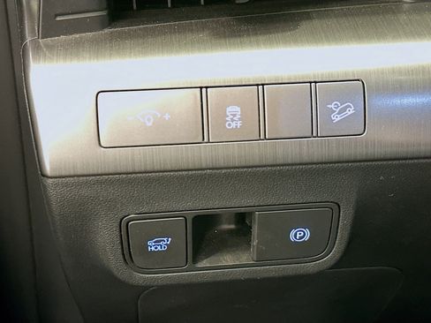Used 2024 Hyundai Kona Limited AWD/4WD image 17