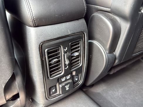 Used 2018 Dodge Durango GT w/ Blacktop Package AWD/4WD image 16