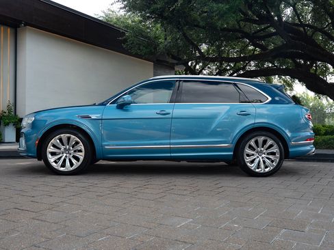 Used 2025 Bentley Bentayga Extended Wheelbase AWD/4WD image 17