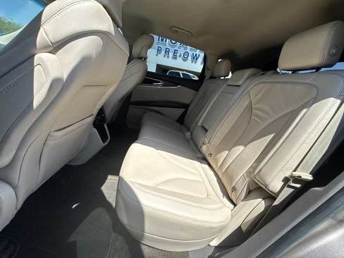 Used 2018 Lincoln MKX Select w/ Select Plus Package FWD image 19