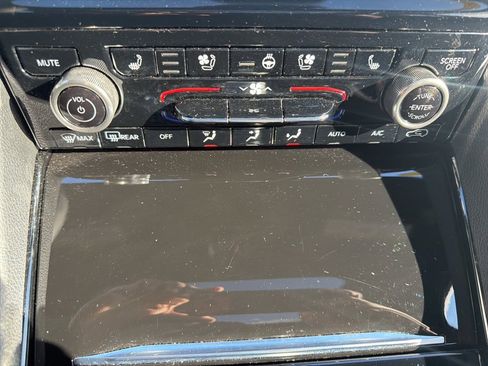 Used 2024 Jeep Grand Cherokee Overland w/ Trailer Tow Package image 16