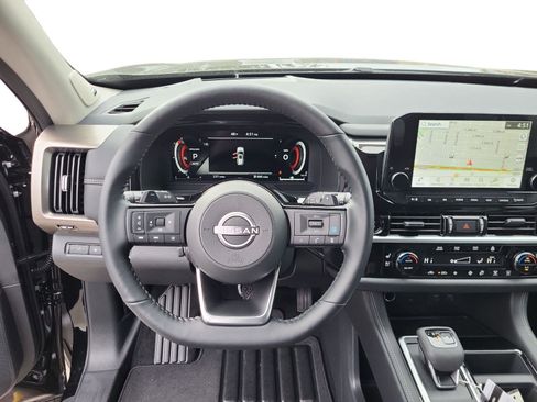 New 2025 Nissan Pathfinder Platinum w/ Black Appearance Package image 17