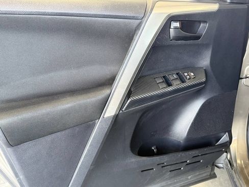 Used 2014 Toyota RAV4 LE FWD image 18