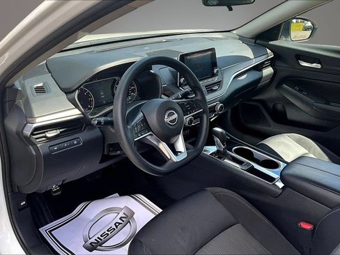 Used 2024 Nissan Altima 2.5 SV FWD image 17