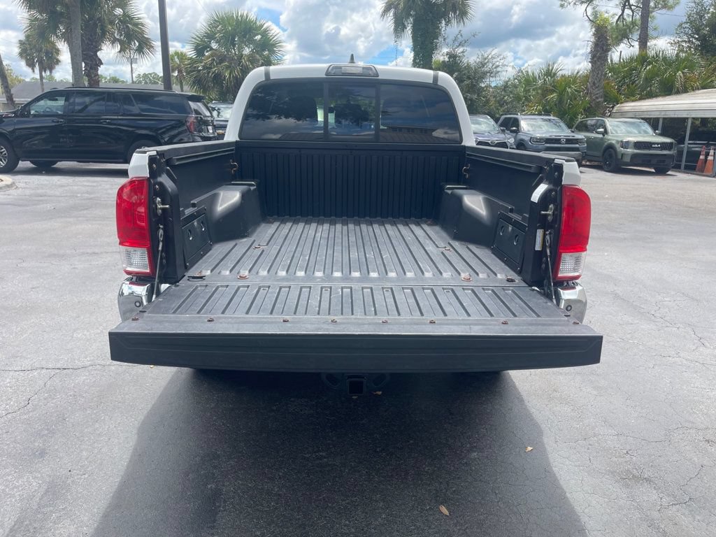 Used 2017 Toyota Tacoma SR5 w/ Tow Package RWD image 5