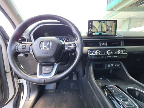 Used 2024 Honda Pilot Elite image 16