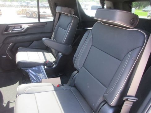 New 2026 GMC Yukon Elevation w/ Elevation Premium Package AWD/4WD image 12