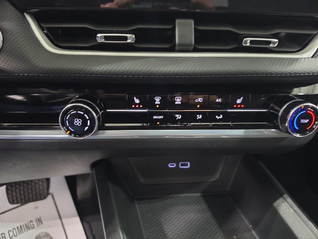 Used 2026 Chevrolet Equinox LT AWD/4WD image 15