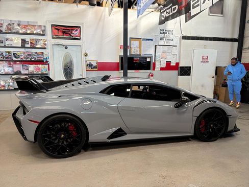 Used 2024 Lamborghini Huracan STO image 4
