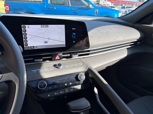 Used 2024 Hyundai Elantra SEL w/ Convenience Package FWD image 12