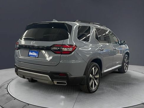 Certified 2023 Honda Pilot Touring image 5