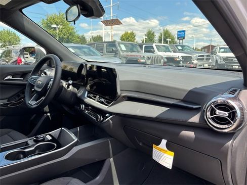 New 2026 Chevrolet Equinox LT image 32