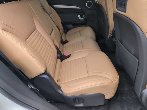 Used 2025 Land Rover Discovery Dynamic SE AWD/4WD image 17