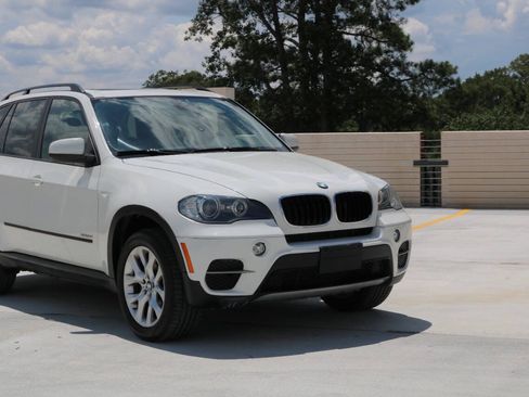 Used 2011 BMW X5 xDrive35i AWD/4WD image 3