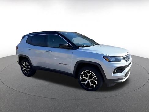 Used 2025 Jeep Compass Limited image 2