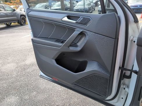 Used 2023 Volkswagen Tiguan SE image 23