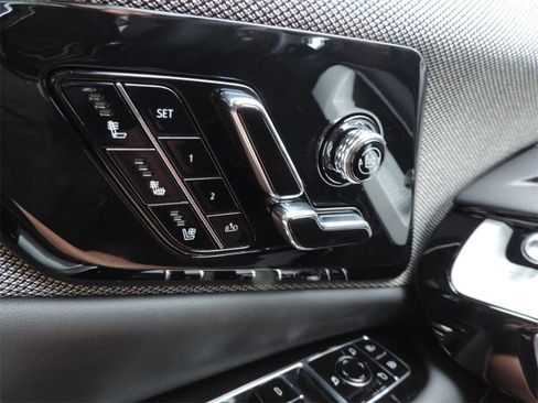 New 2026 Cadillac Optiq Luxury 2 image 21