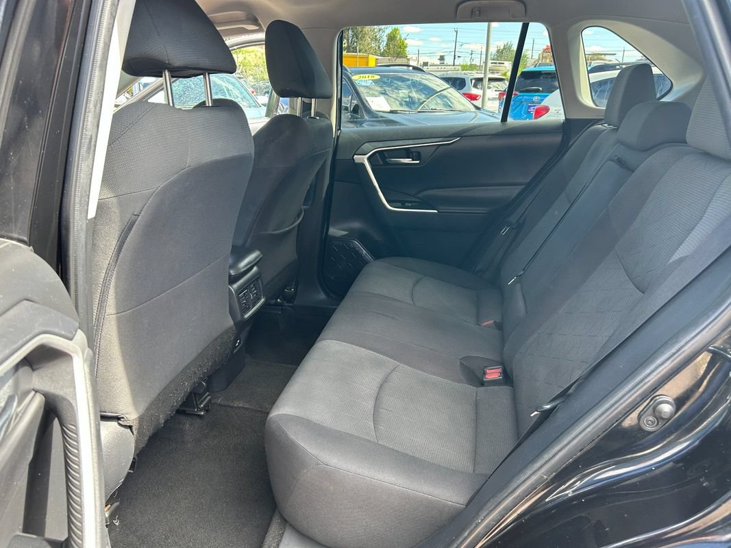 Used 2021 Toyota RAV4 XLE AWD/4WD image 17