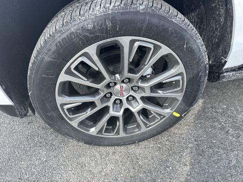 New 2026 GMC Yukon XL Denali w/ Sun & Power Step Package image 8