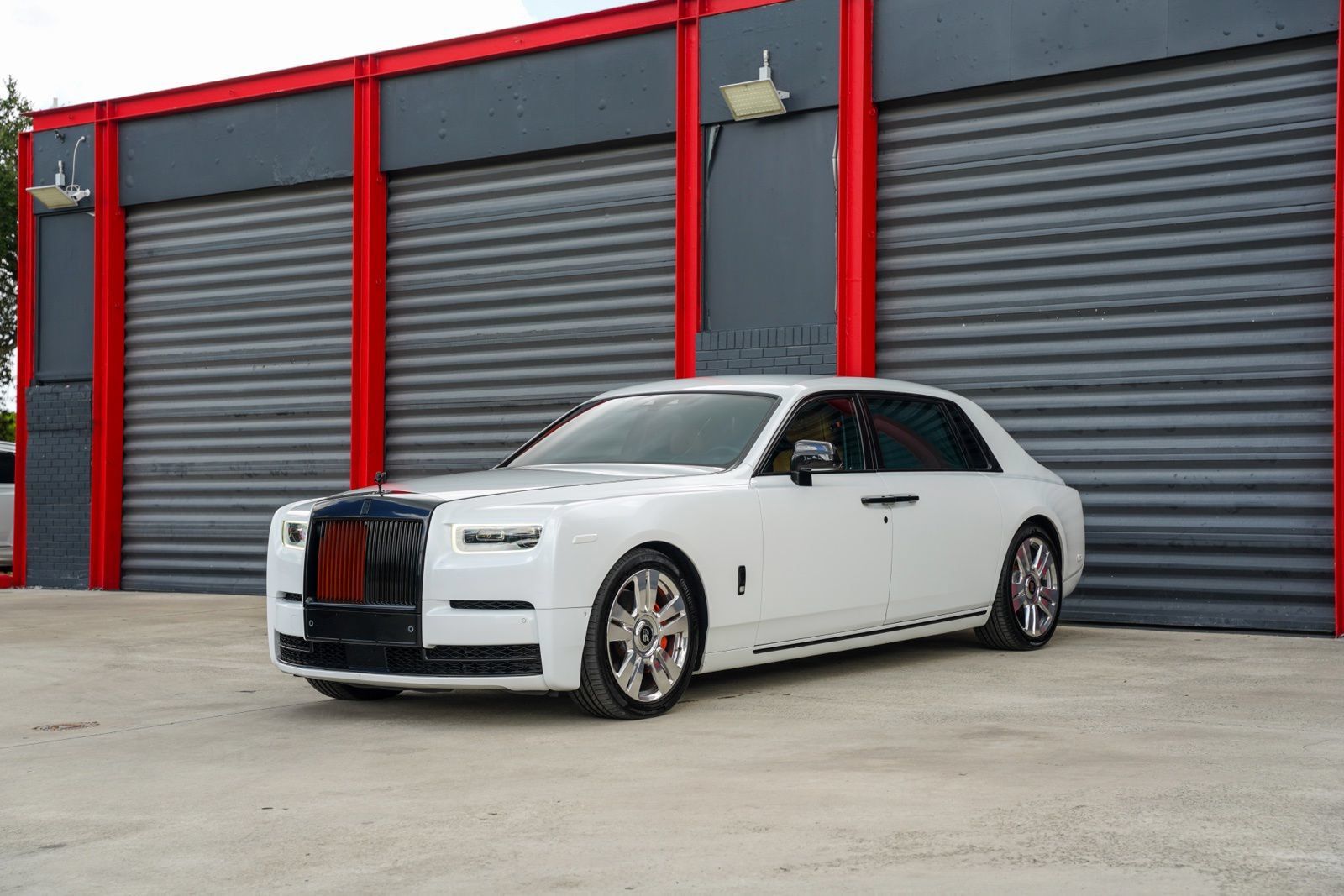 Used 2018 Rolls-Royce Phantom Extended Wheelbase RWD image 1