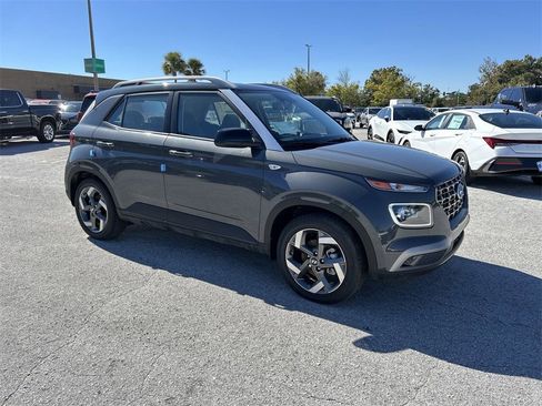 New 2025 Hyundai Venue Limited image 2